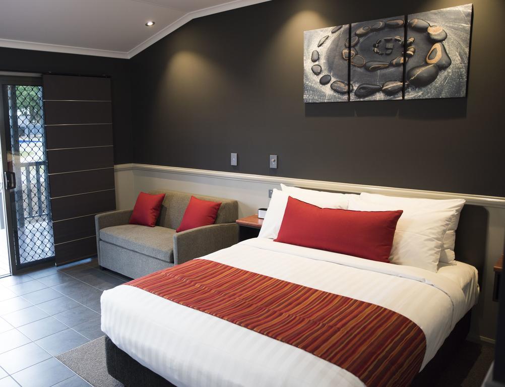The Rocks 4*