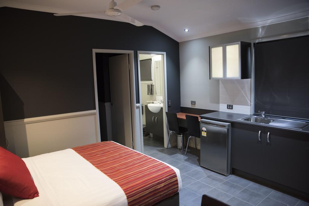 The Rocks Motel Charleville