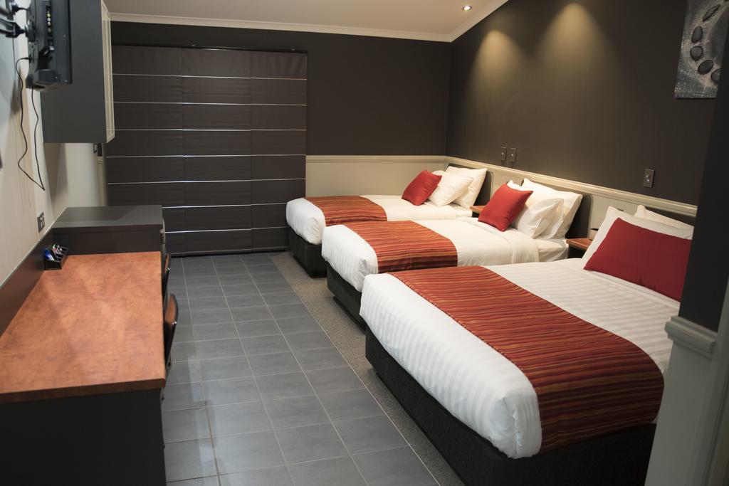 The Rocks Motel 4*